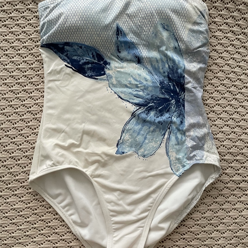 Bathing suit